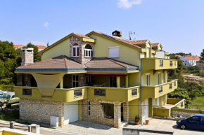 Отель Apartments Mirjana  Задар